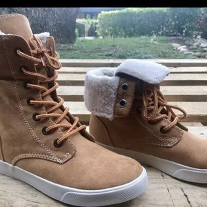 ⛔SOLD⛔Tan boots